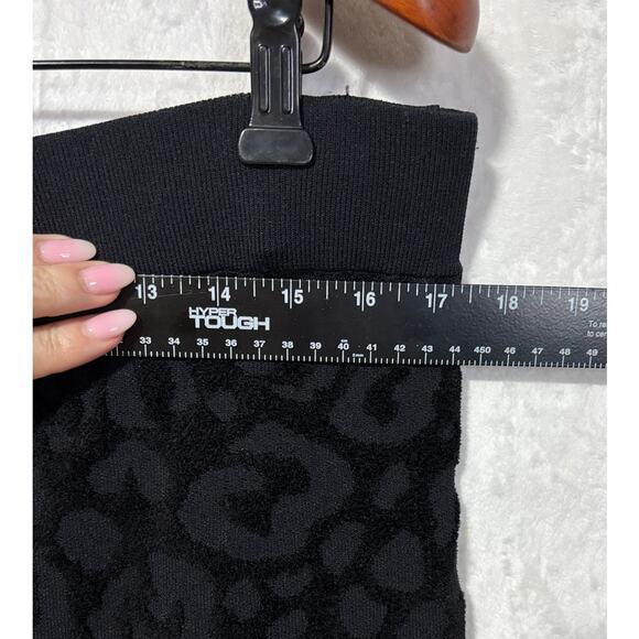 BURBERRY London Black Tone-on-Tone Textured Bodycon Midi Sweater Skirt | Size XL - Picture 6 of 10